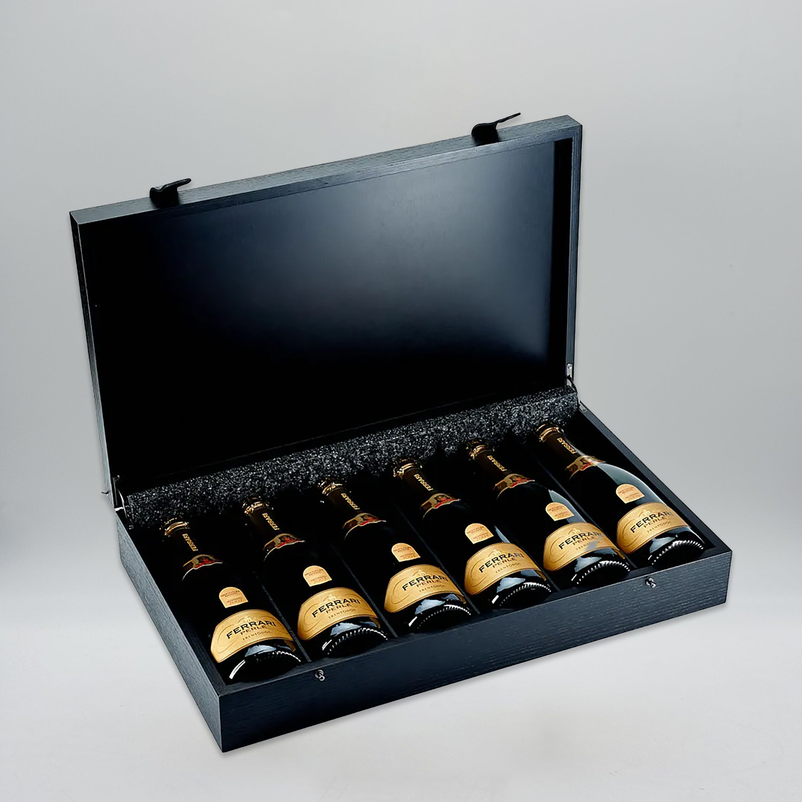 Ferrari “Perlé' Rec. Sboccatura Cofanetto 6 bottiglie (02,04,06)